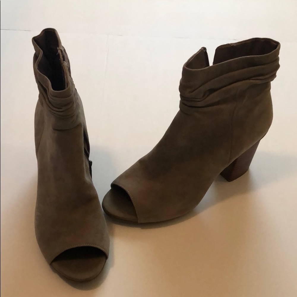 Kenneth Cole REACTION. Frida cool taupe booties